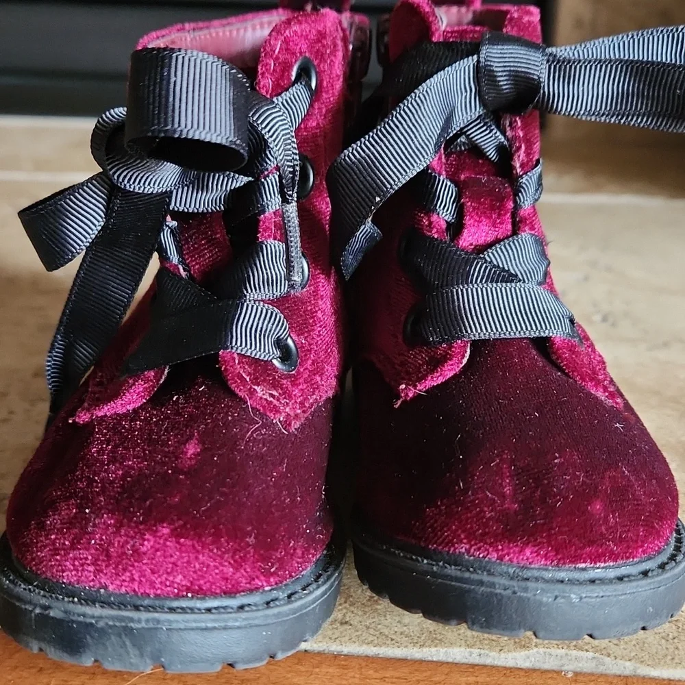 Cat & Jack Velvety Toddler Boots with Black Ribbon Laces Size 5